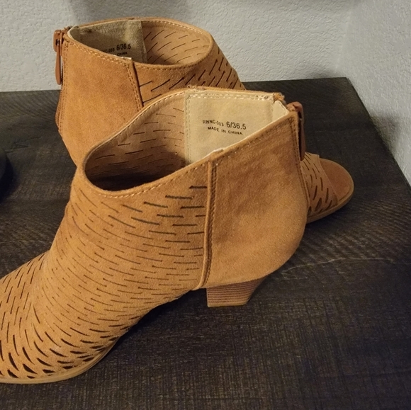 CL Laundry Booties - Picture 5 of 5
